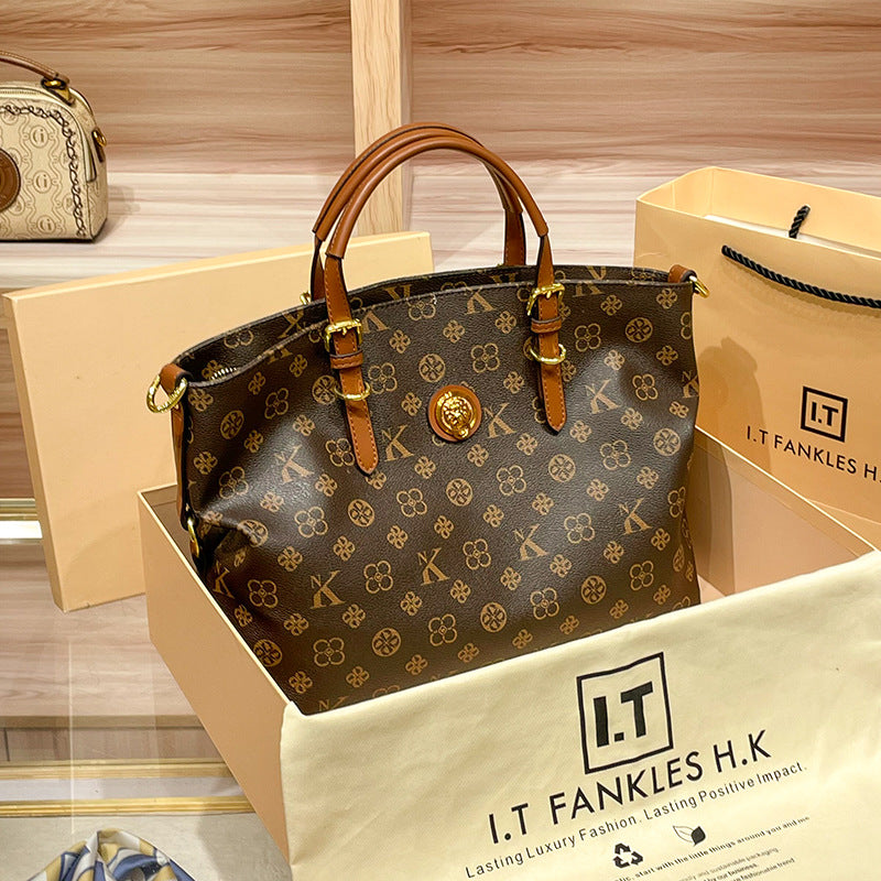 Schultertasche mit großem Fassungsvermögen aus echtem Leder – ideal für den Arbeitsweg (Commuting); kann in der Hand getragen, als Crossbody/Umhängetasche oder als Bag genutzt werden.