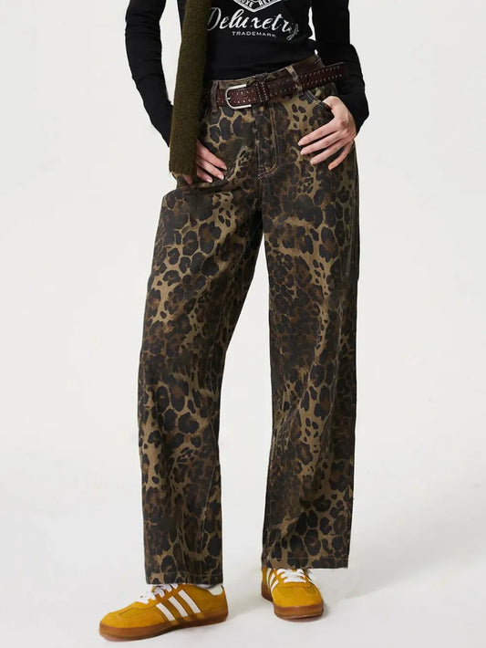Neue Straight-Leg-Jeans im Retro-Leopardenmuster