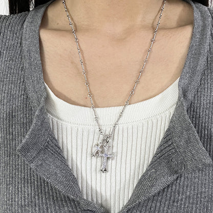Punk-/Hip-Hop-Halskette im Thai-Silver-Look, 22K Weißgold-plattiert, mit doppeltem Kreuz und farbigen Strass-/Diamant-Optik-Steinen – Sweater Chain / Pulloverkette.