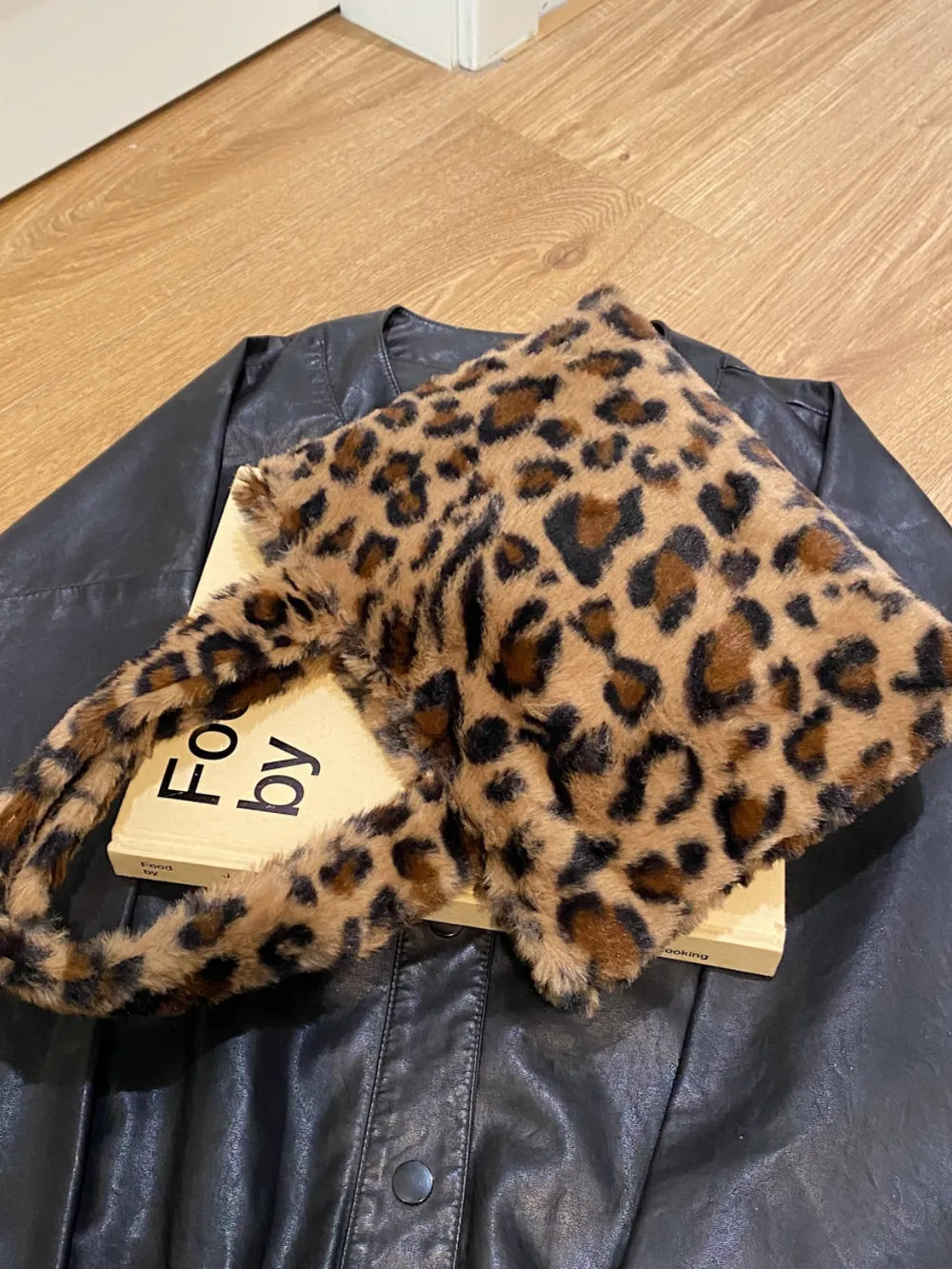 Leoparden-Fluff Handtasche mit Reißverschluss