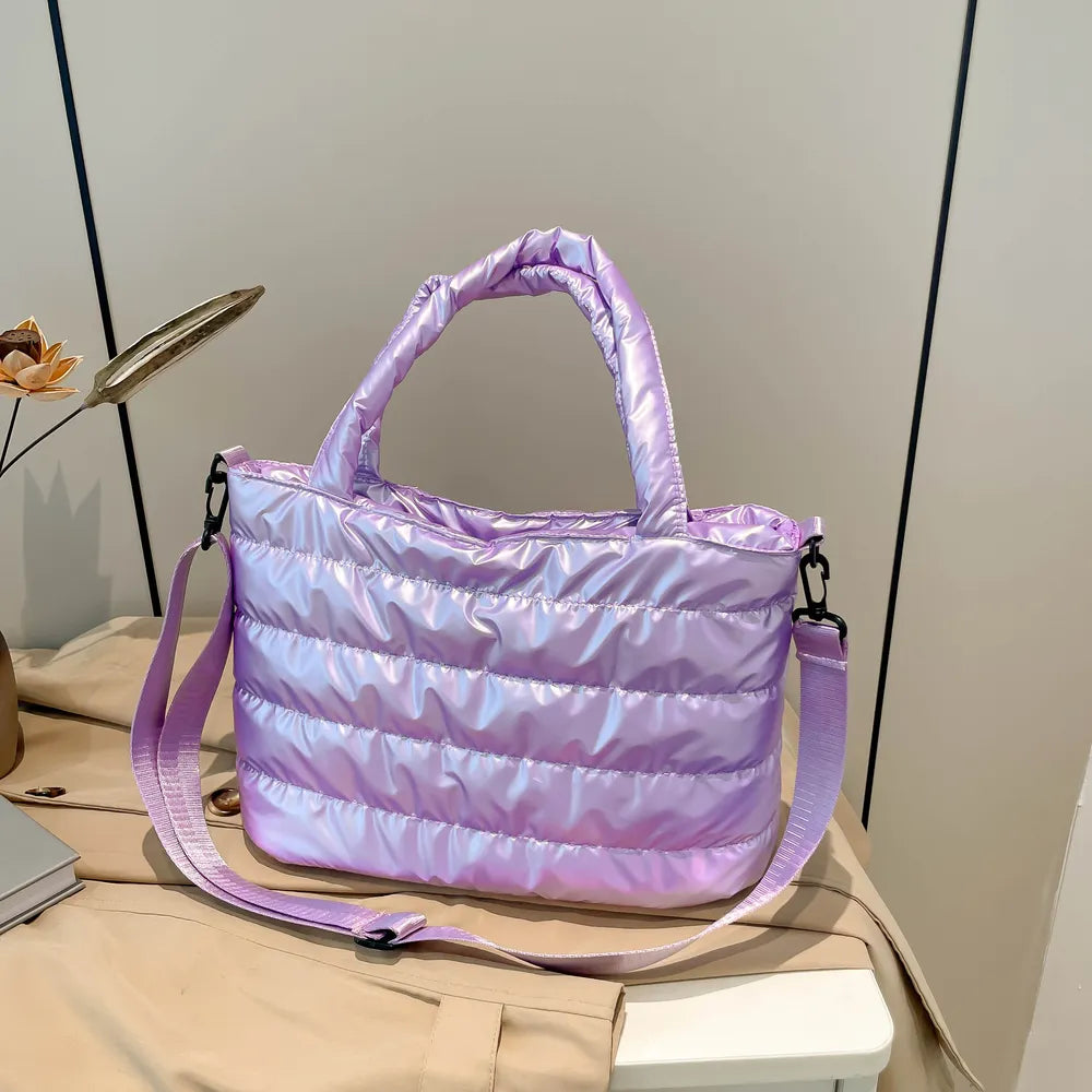 Crossbody-/Umhängetasche aus PU-Leder mit abnehmbarem Schulterriemen.