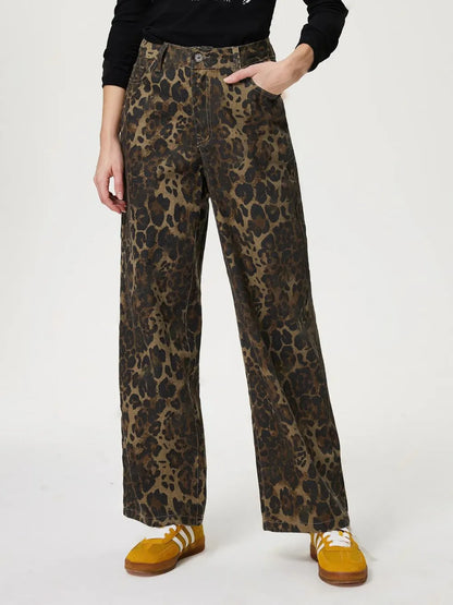 Neue Straight-Leg-Jeans im Retro-Leopardenmuster
