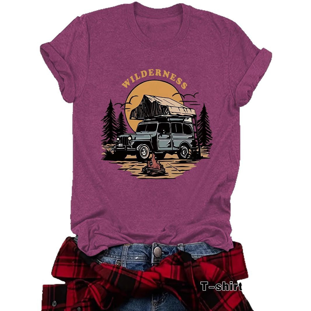 Kurzarm-T-Shirt „WILDERNESS“ – Camping & Fahrzeug-Motiv