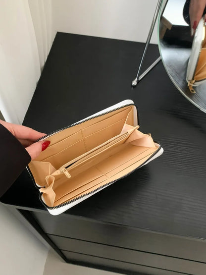 Einfarbige Geldbörse aus PU-Leder.