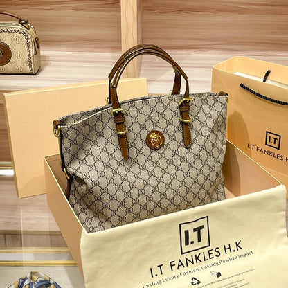 Schultertasche mit großem Fassungsvermögen aus echtem Leder – ideal für den Arbeitsweg (Commuting); kann in der Hand getragen, als Crossbody/Umhängetasche oder als Bag genutzt werden.