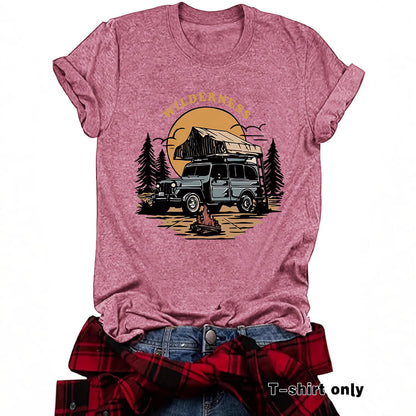 Kurzarm-T-Shirt „WILDERNESS“ – Camping & Fahrzeug-Motiv