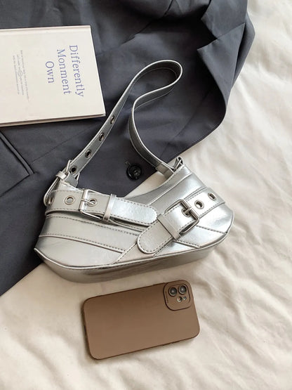 Schultertasche aus PU-Leder mit Schnalle.