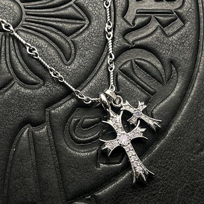 Punk-/Hip-Hop-Halskette im Thai-Silver-Look, 22K Weißgold-plattiert, mit doppeltem Kreuz und farbigen Strass-/Diamant-Optik-Steinen – Sweater Chain / Pulloverkette.
