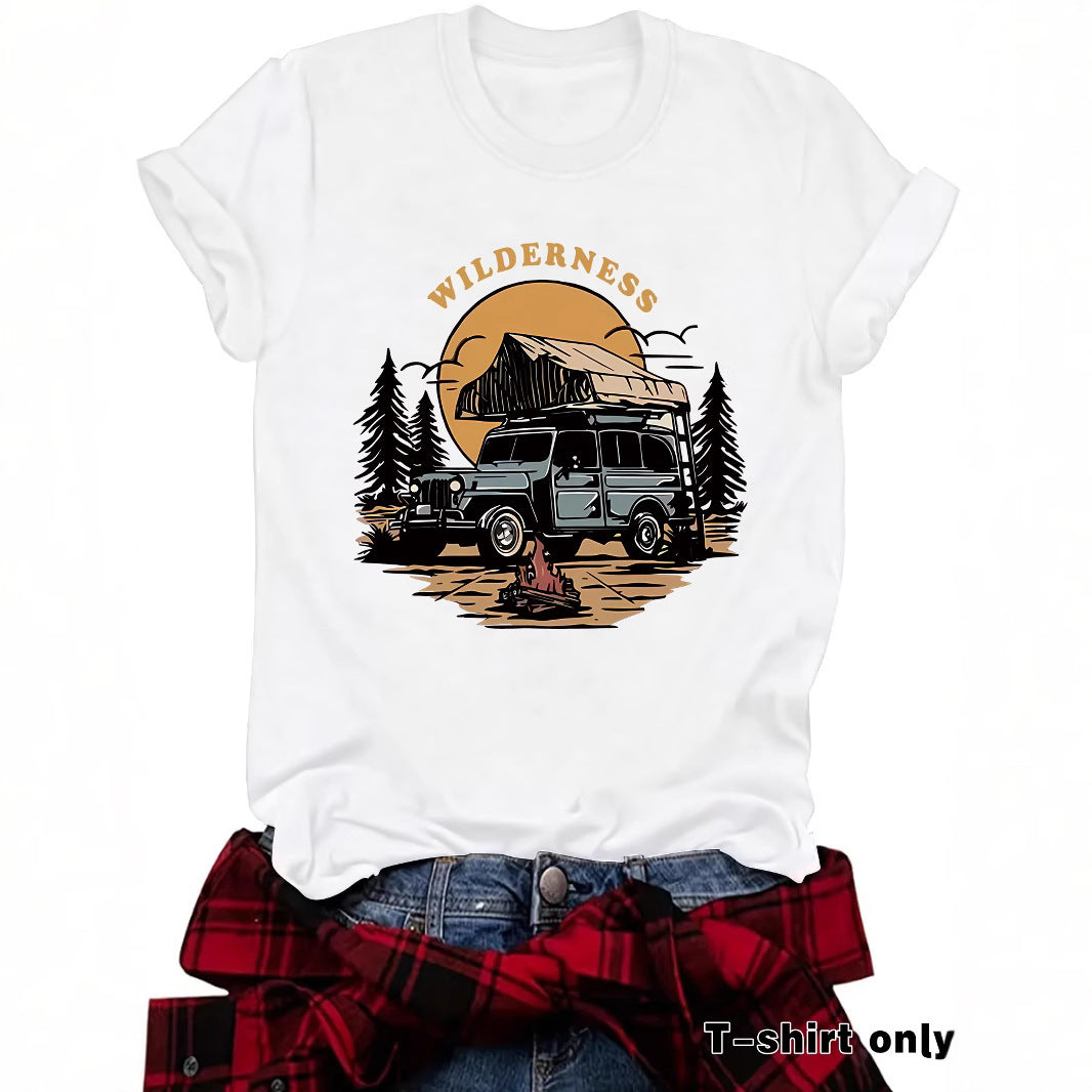 Kurzarm-T-Shirt „WILDERNESS“ – Camping & Fahrzeug-Motiv