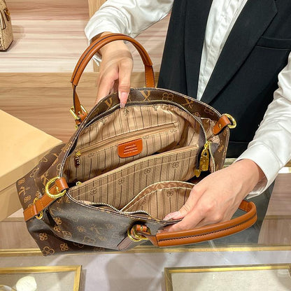 Schultertasche mit großem Fassungsvermögen aus echtem Leder – ideal für den Arbeitsweg (Commuting); kann in der Hand getragen, als Crossbody/Umhängetasche oder als Bag genutzt werden.