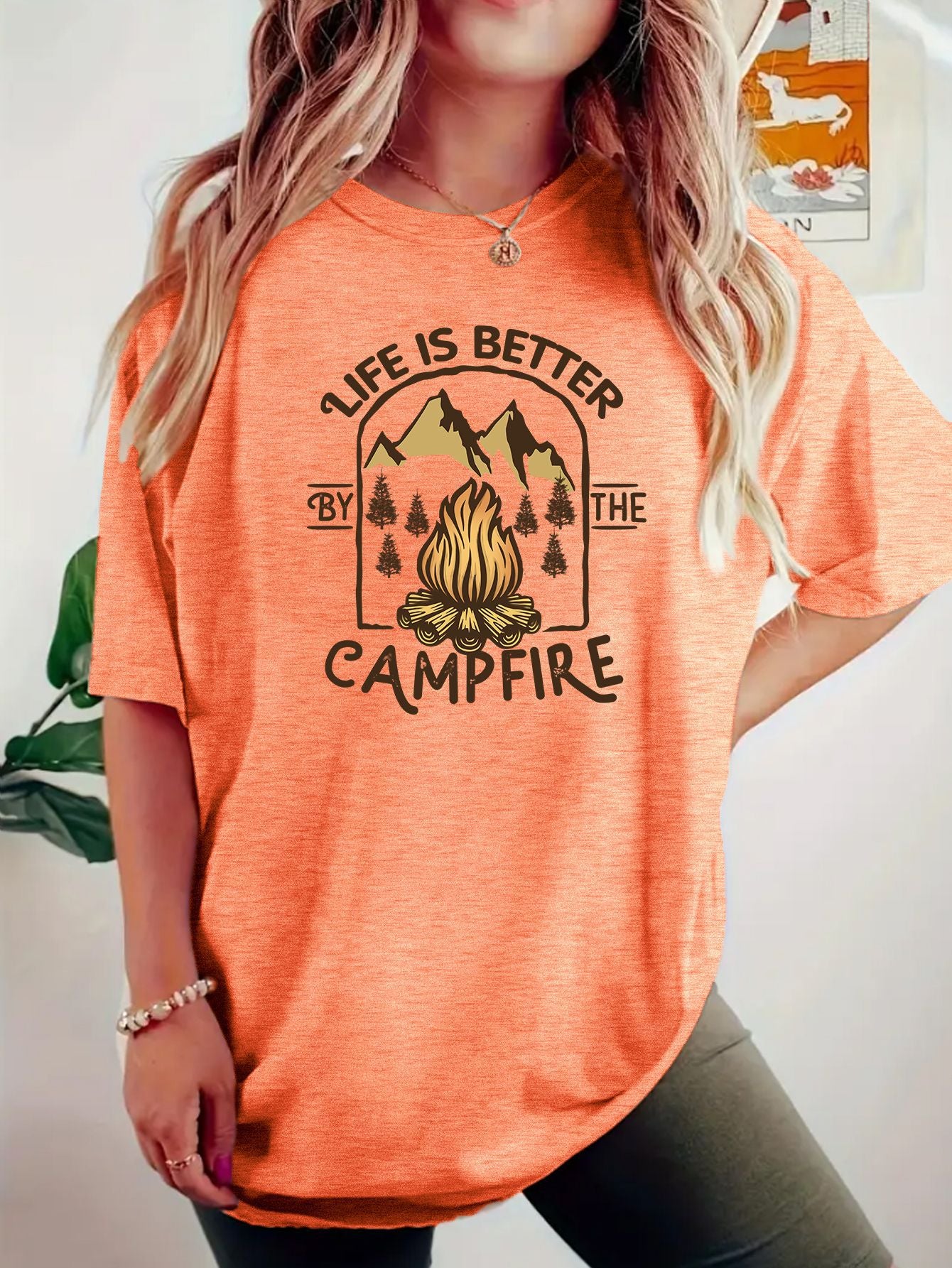 Kurzarm-T-Shirt mit Camping-Print