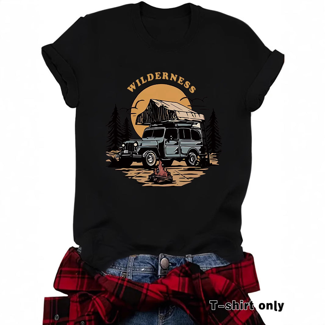 Kurzarm-T-Shirt „WILDERNESS“ – Camping & Fahrzeug-Motiv