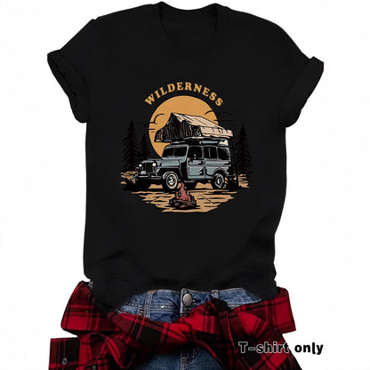 Kurzarm-T-Shirt „WILDERNESS“ – Camping & Fahrzeug-Motiv