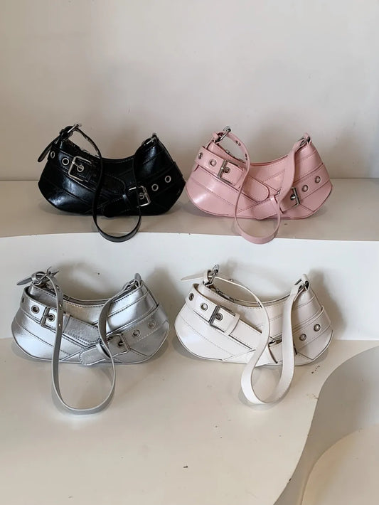 Schultertasche aus PU-Leder mit Schnalle.